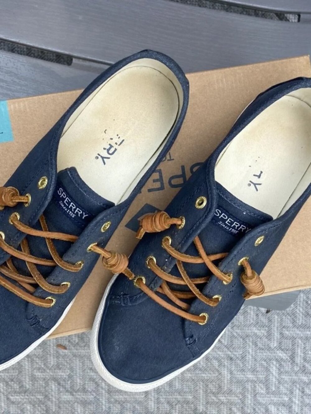 EUC Women’s Seacoat Navy Sperry Sneakers Sz 7.5 - Picture 3 of 6